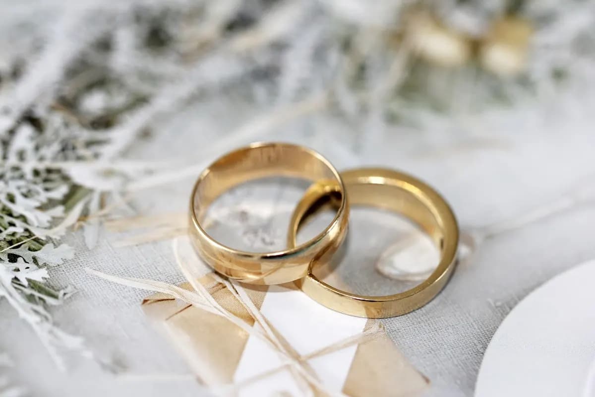 Siraman, akad, resepsi — three Indonesian wedding moments that produce three photo collections