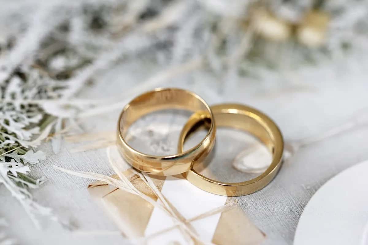 Siraman, akad, resepsi — three Indonesian wedding moments that produce three photo collections